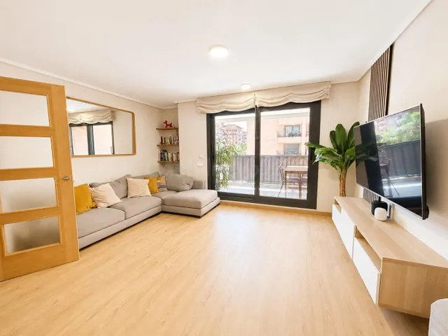 Piso en residencial con piscina, garaje y trastero junto a l - foto 2