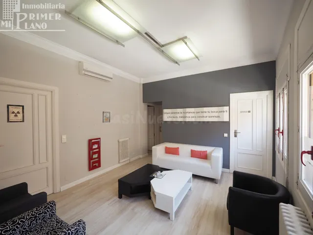 Dos locales habilitados en pleno centro con 200 m2 construid - foto 3
