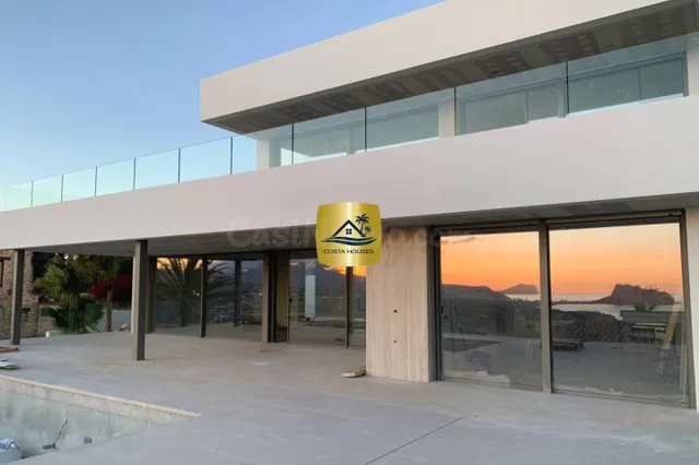 VILLA KALMIA EN COSTA BLANCA – PANORÁMICAS AL MAR Y DISEÑO D