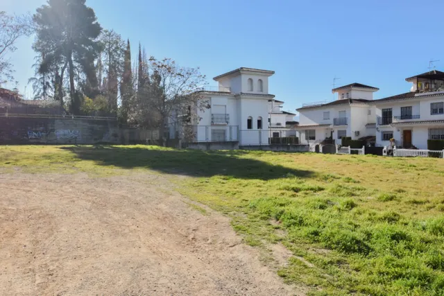 CASA Y PARCELA PARA USOS MULTIPLES. ZONA SERRALLO — 9