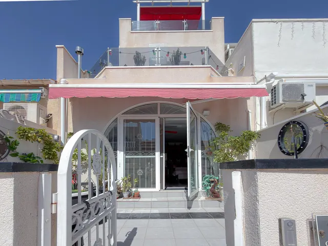 Exclusivo Adosado con excelente diseño y 2 amplias terrazas + solarium privado con vistas despejadas ( Sin gastos de comunidad ) — 50