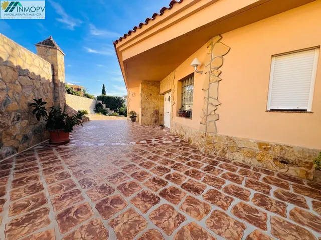 EN VENTA ELEGANTE VILLA EN LA ZONA DE ERMITA CON VISTAS AL M - foto 4