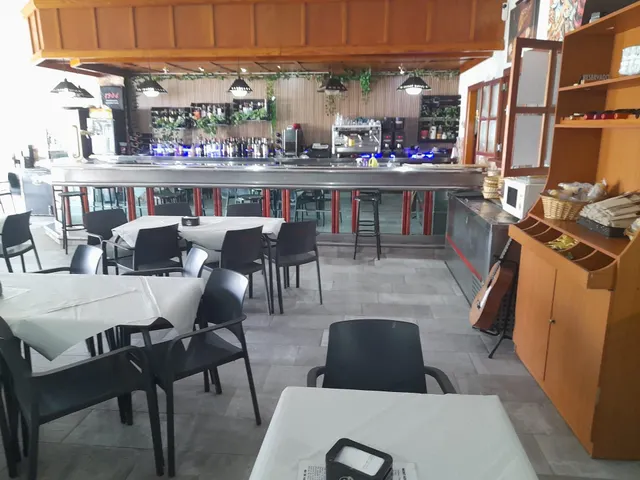 Bar en alquiler o traspaso en Trigueros (Huelva) con amplia  - foto 3