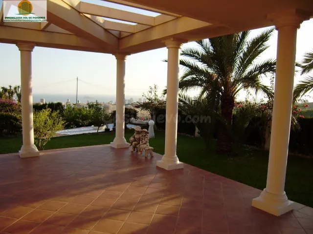 LUJOSO CHALET DE ENSUEÑO, CON VISTAS AL SKYLINE DE BENIDORM! - foto 4