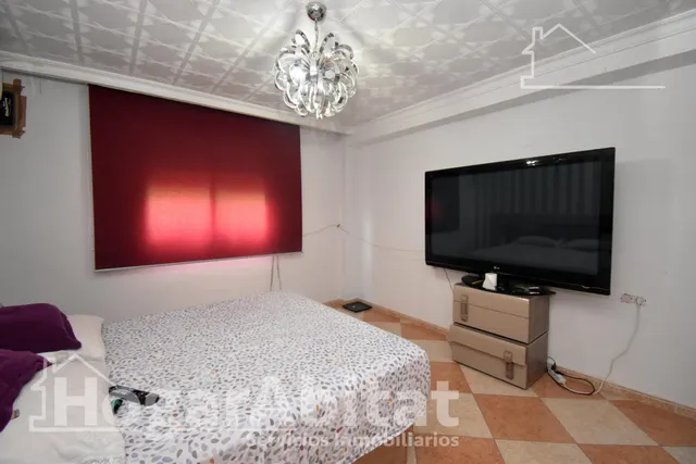 AMPLIA CASA CON GARAJE Y GRAN TERRAZA Y UNA SEGUNDA VIVIENDA — 24