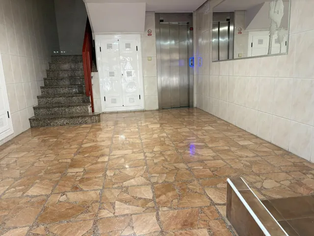 Te ofrecemos este bonito piso de 2 habitaciones y vestidor en bloque con ascensor recién reformado! — 18