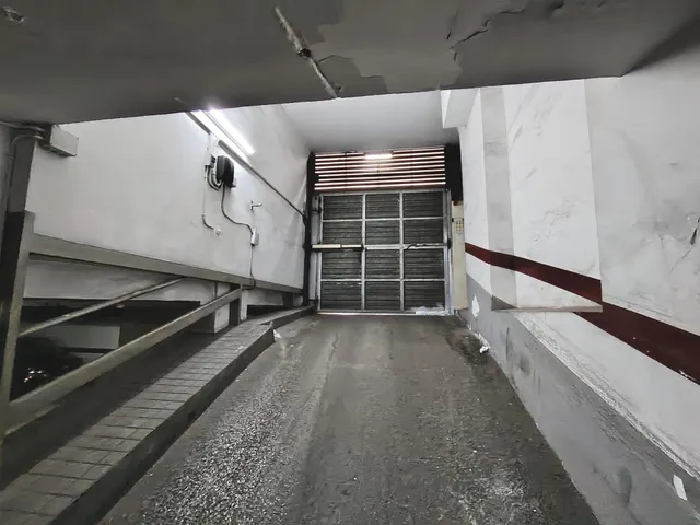 Piso de 4 habitaciones con ascensor en Collblanc — 33