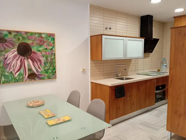 Piso de 2 habs, baños, cocina equipada, soleado y muy luminoso con plaza muy amplia de garaje junto a Teatinos — 8