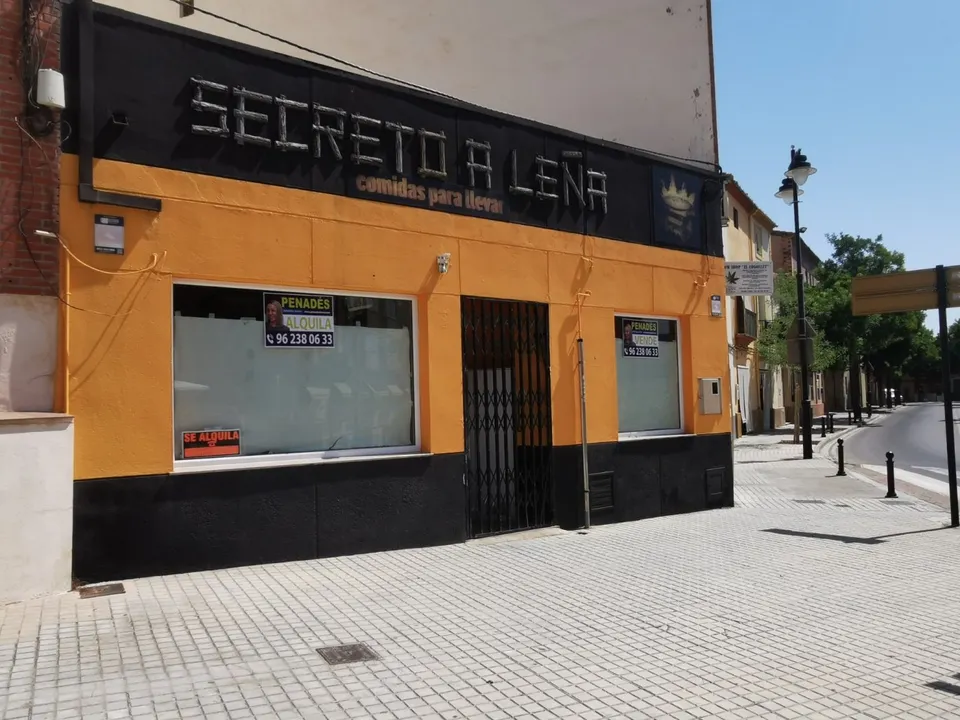 EXCELENTE LOCAL EN ZONA DE PASO.