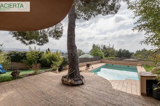 Espectacular casa independiente con piscina y grandes vistas