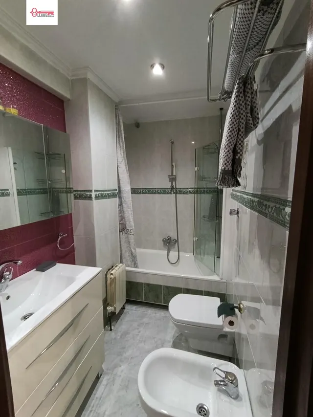 Amplio Apartamento Reformado en Plaza de Lavaderos. — 10