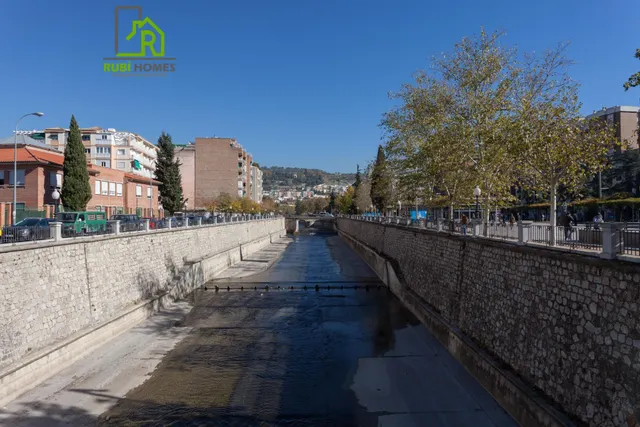 Local comercial en venta en calle agustina de aragón — 25
