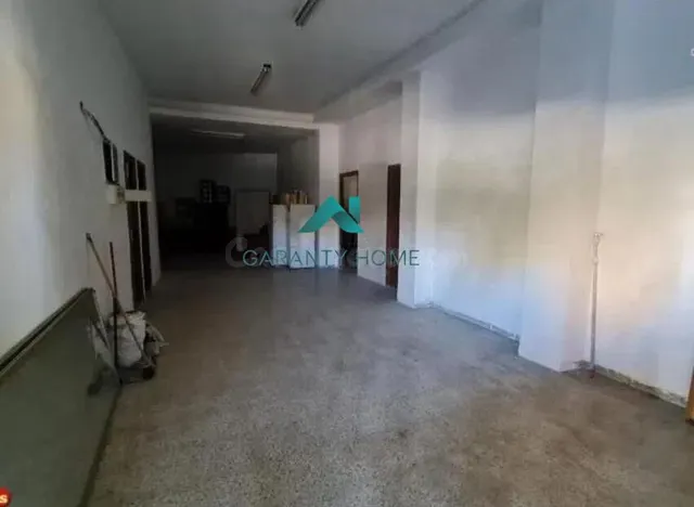Local de alquiler o venta en Gran Capitán, Granada — 2