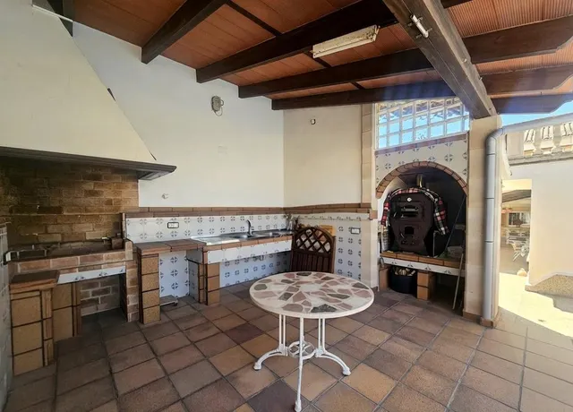Exceptional Detached Corner Villa with Swimming Pool and Prime Location — 10