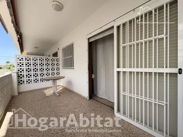 APARTAMENTO CON DOS BALCONES Y GARAJE CERCA DE LA PLAYA — 26