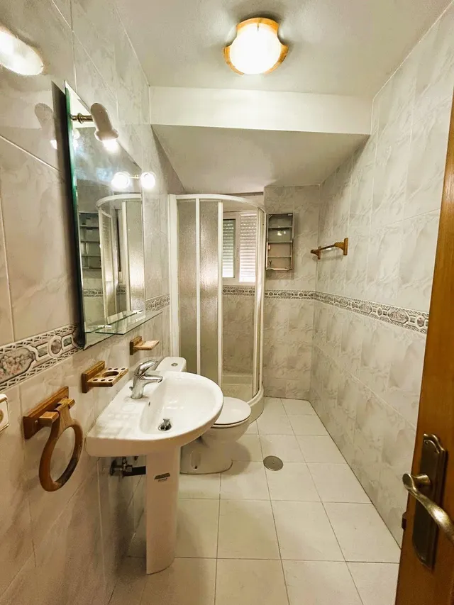 SE VENDE AMPLIO PISO EN CALLE ZARAGOZA — 22