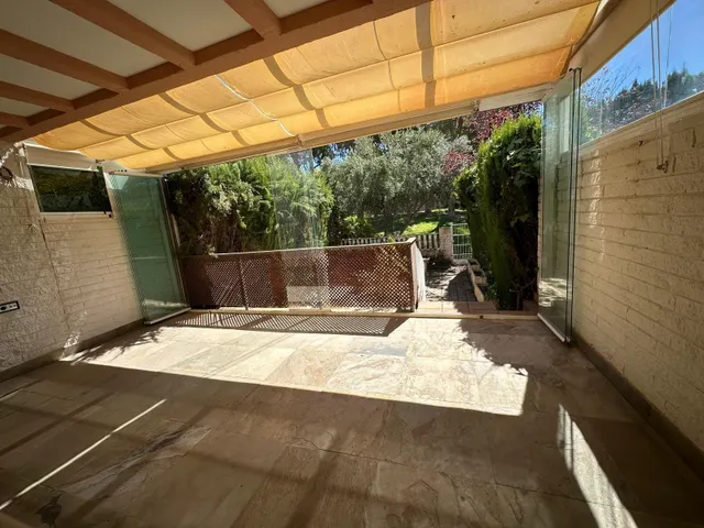 Bungalow de 250 m2 con 5 habitaciones, patio, terraza y piscina comunitaria — 17
