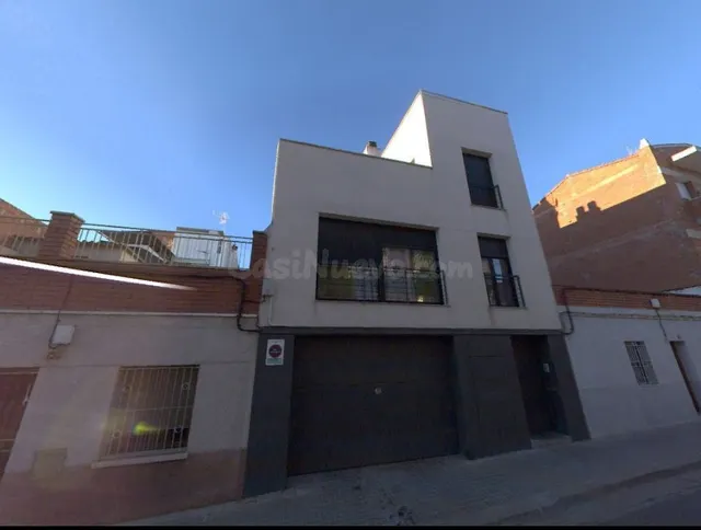 Se vende Casa OKUPADA en Vinhamala 65 Sabadell, (Barcelona).