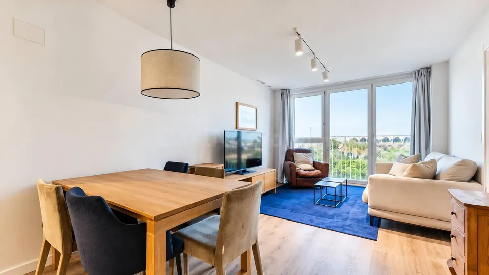 Piso de 3 habitaciones con vistas al mar y piscina junto a la Marina de Valencia