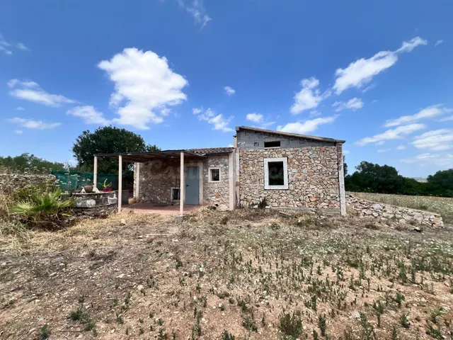 Finca rústica con vivienda en construcción en venta
