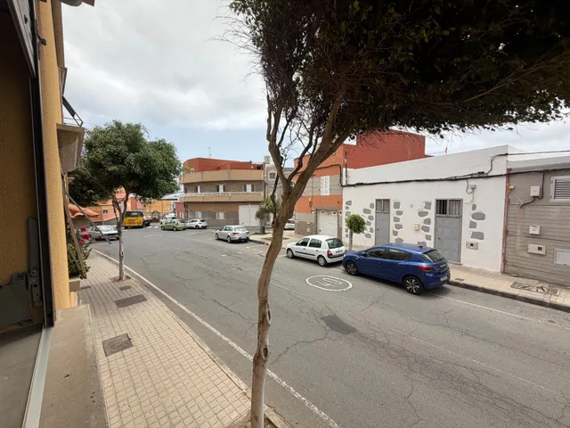Piso 3 dormitorios con patio, suite y 2 plazas de garajes en Telde — 24