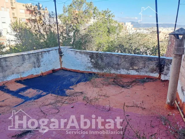 AMPLIA CASA CON 2 TERRAZAS PARA REFORMAR EN EL CENTRO — 12