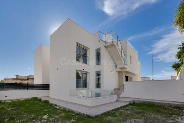 Chalet en Torrevieja, Costa Blanca, con piscina privada y vi - foto 4