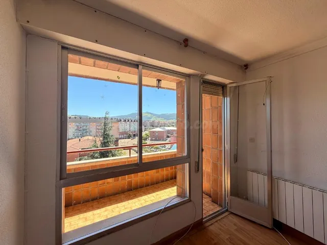 Piso luminoso de 94 m2 con amplia terraza y vistas despejada - foto 5