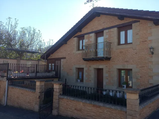 Céntrico !! Se Vende Chalet en Valle de Mena — 3