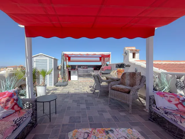 Exclusivo Adosado con excelente diseño y 2 amplias terrazas + solarium privado con vistas despejadas ( Sin gastos de comunidad ) — 11