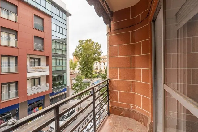Pisazo en venta en calle Obispo Hurtado — 24
