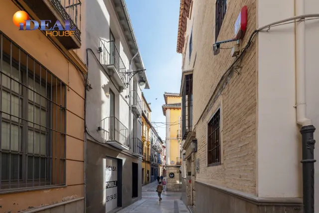 VENTA-ALQUILER DE EDIFICIO SINGULAR EN ESQUINA SAN MATIAS-NAVAS — 42