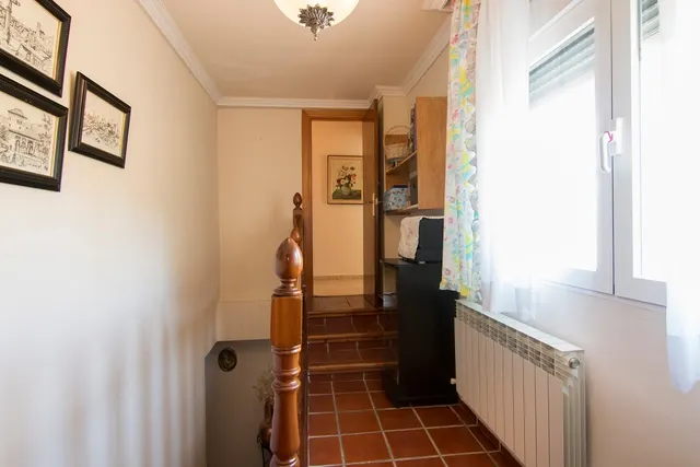 MAGNIFICO CHALET CON PISCINA EN COLINAS BERMEJAS — 2