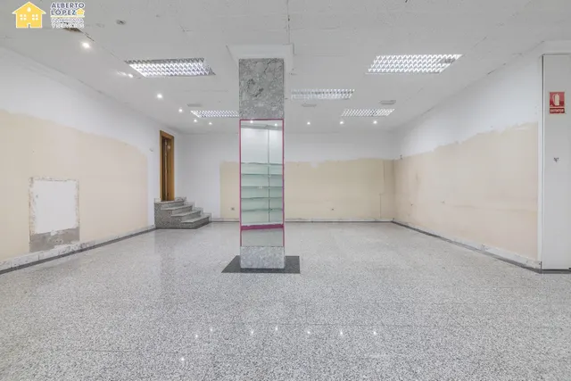 Local de 200 metros en venta en el centro de El Altet. — 14