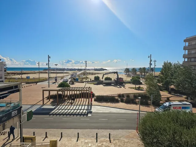Estudio Moderno en Primera Línea de Mar con Vistas Panorámic