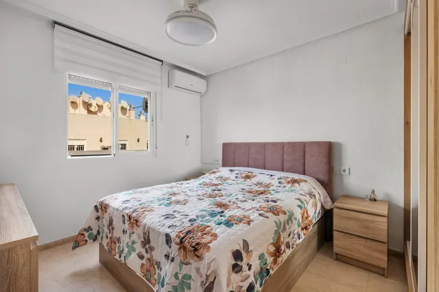 Impresionante Ático en esquina de TRES dormitorios reformado en el residencial Santa Gema — 16