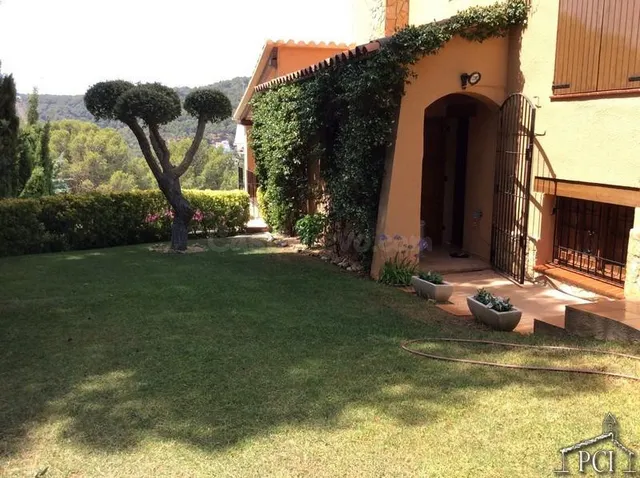 Exclusiva casa de estilo mediterraneo con piscina privada en - foto 5