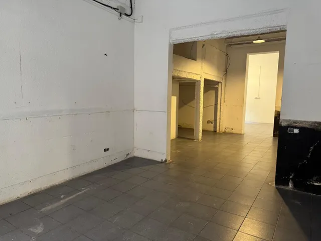 Dos Locales Comerciales - Carrer de l'Om — 12