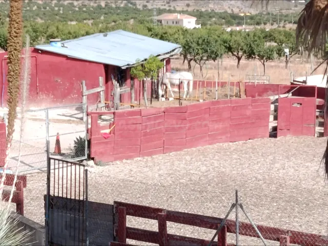 Casa de Campo con Cuadra de Caballos