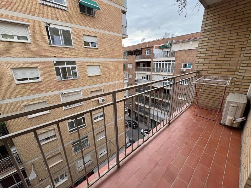 Piso 3 habitaciones 106m² en alquiler - Camino de ronda