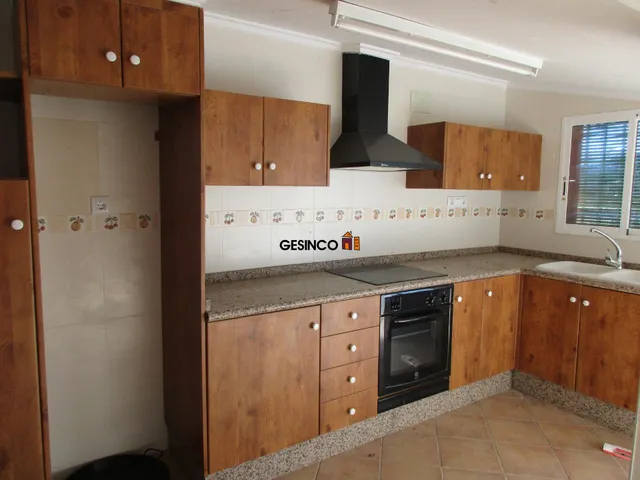 CHALET DE ORIGEN BIEN CONSERVADO CON PISCINA — 6