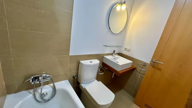 Piso exterior de 3 dormitorios y 2 baños con garaje y trastero en Avenida Buenos Aires. — 24