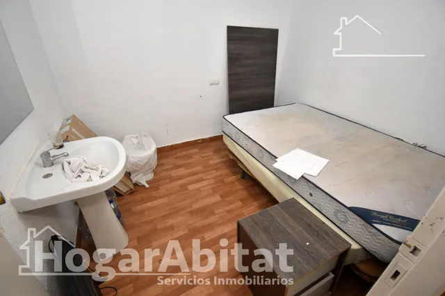 AMPLIA CASA PARA REFORMAR CON 7 DORMITORIOS EN EL CENTRO — 13