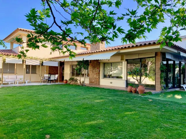 Exclusiva villa con piscina, casa de invitados y licencia tu - foto 3