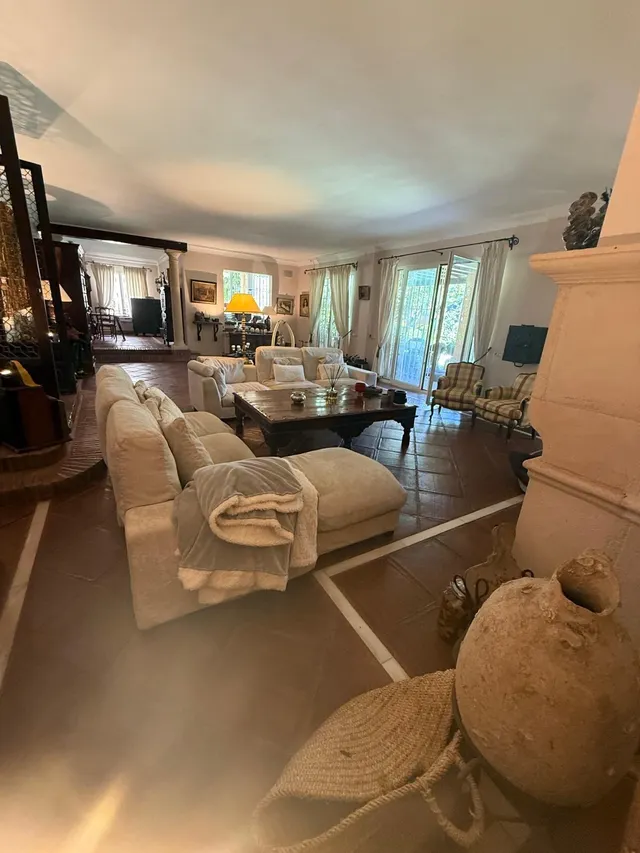 se vende 2 parcelas contiguas con casa en urbanizacion Atalaya rio Verde Marbella — 5