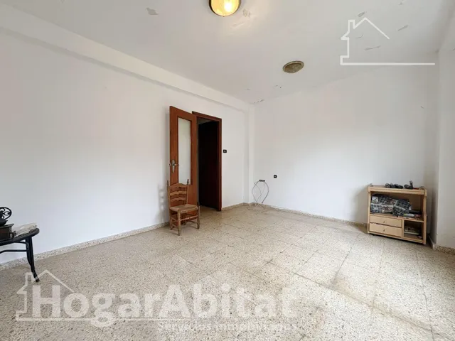 AMPLIA CASA PARA REFORMAR CON GARAJE Y TERRAZA EN EL CENTRO — 34