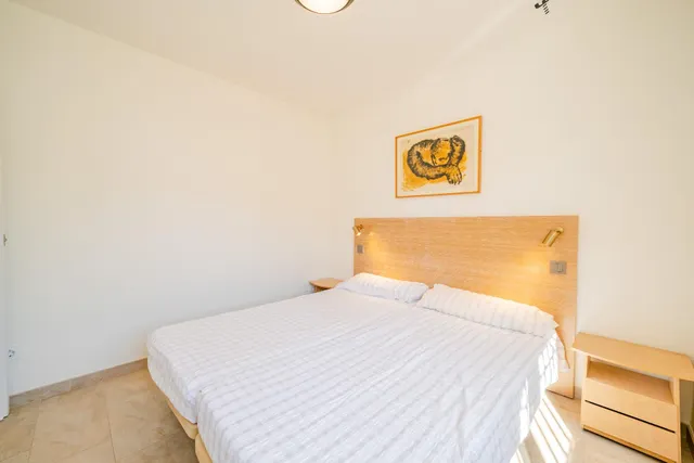 Villa independiente con piscina y 893 m2 de parcela en Benicàssim: espacio, diseño y privacidad — 34