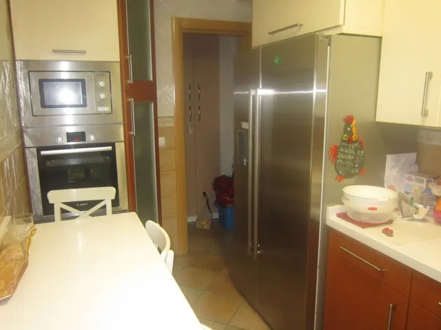 SE VENDE CHALET ADOSADO SEMINUEVO, 4 HAB., GARAJE DOBLE ,PAT - foto 3