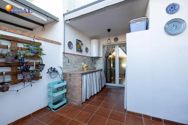 MARAVILLOSA CASA  A POCOS MINUTOS DEL CENTRO DE LA ZUBIA — 10