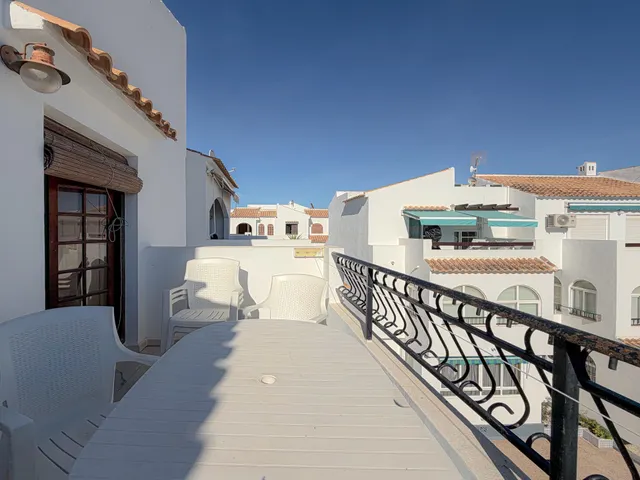 Espectacular ático con amplia terraza y excelentes vistas panorámicas y a la piscina comunitaria (350 metros playa) — 23